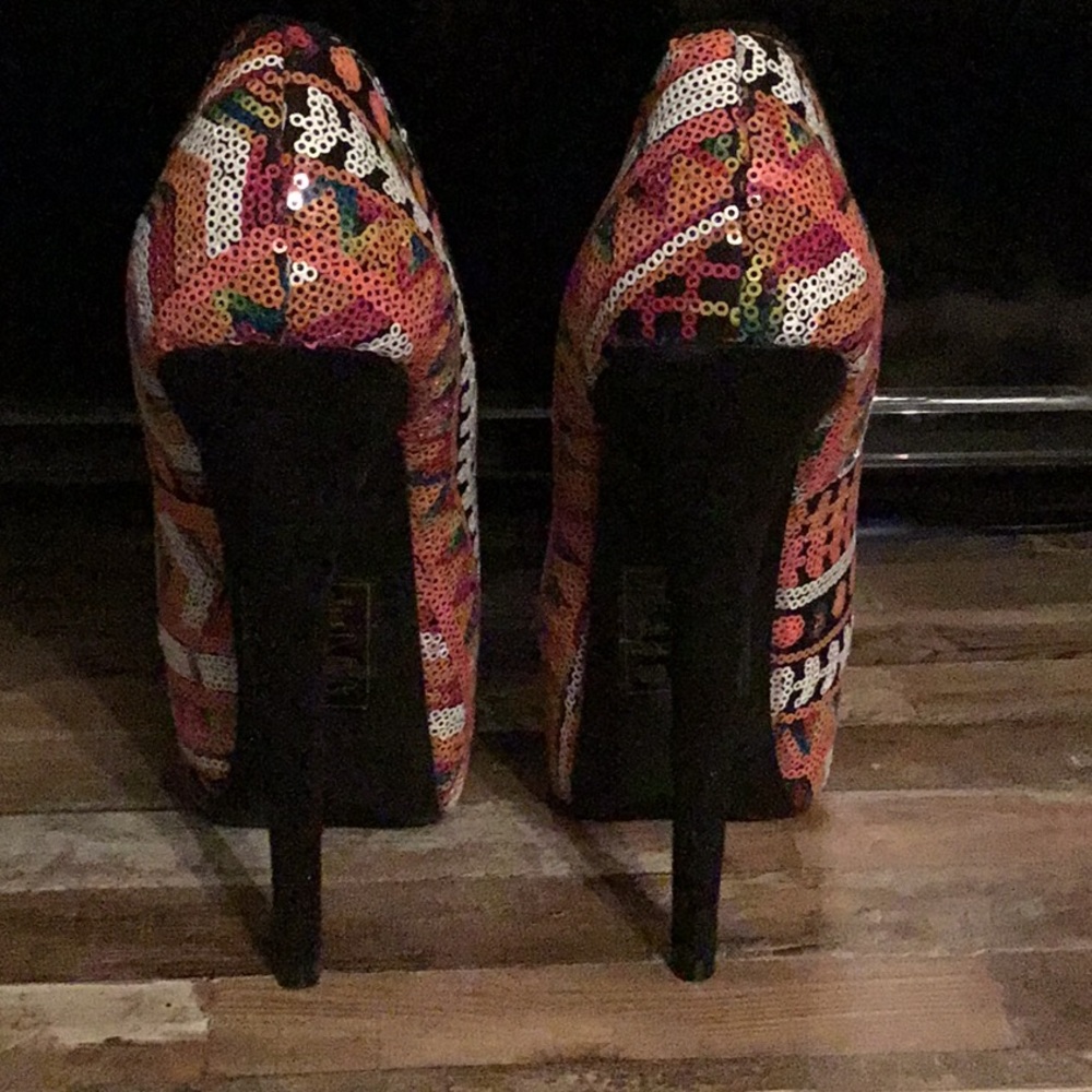 Heels - Picture 3 of 4